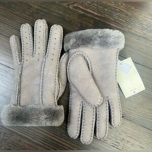 *UGG Women's Classic Perforated  Gloves,  100% sheepskin Leather